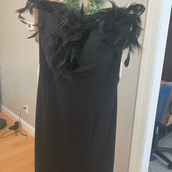 Like new, slit in the side, feathers around the top - Picture 2 of 6